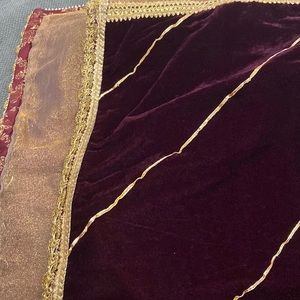 Velvet shawl with lining